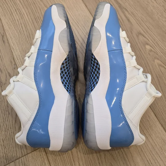 Jordan 11 Low - UNC - Picture 5 of 9